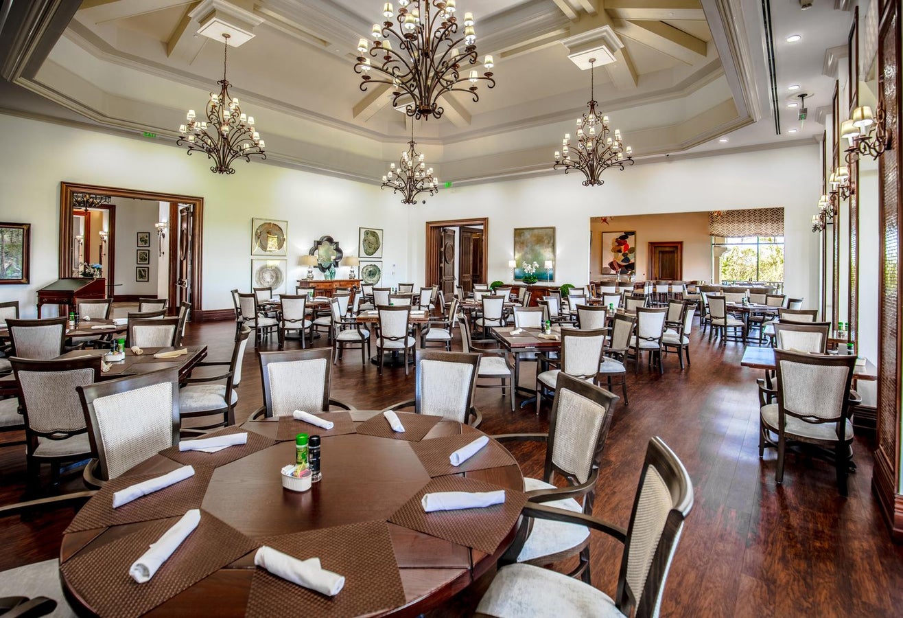 Casual Dining at The Club at Olde Cypress in Naples Florida